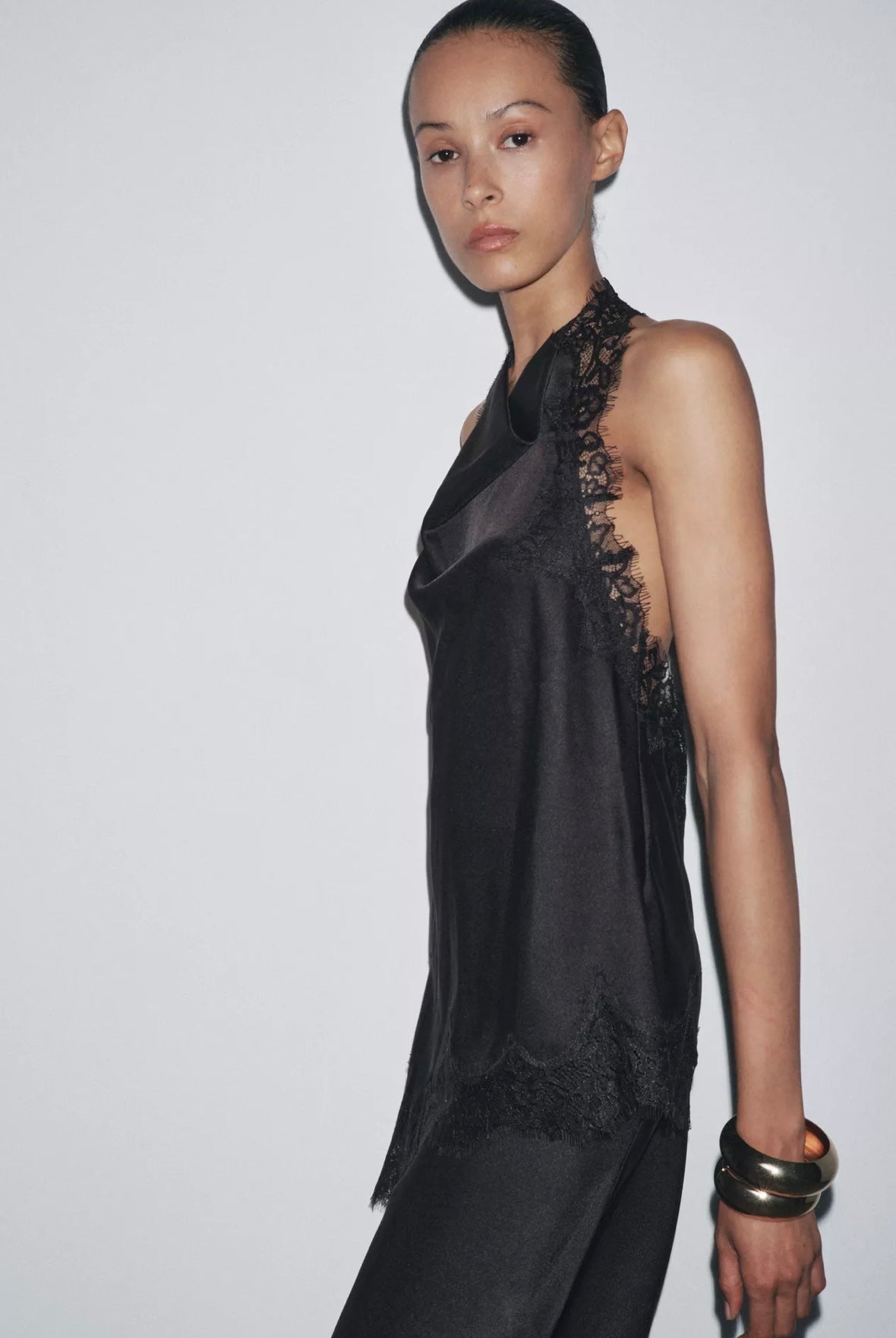 Top Halter Acetinado com Renda – Noire