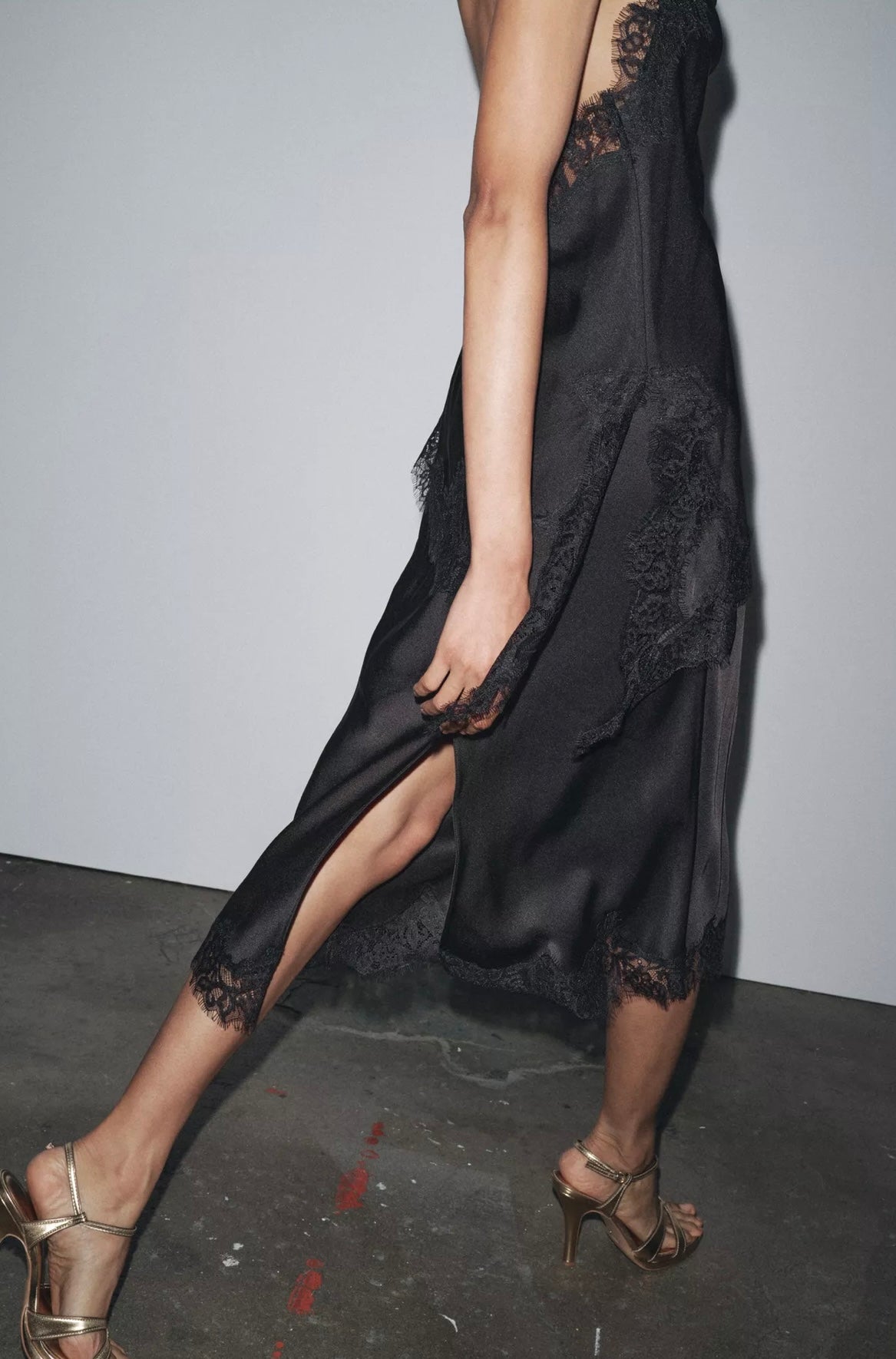 Top Halter Acetinado com Renda – Noire